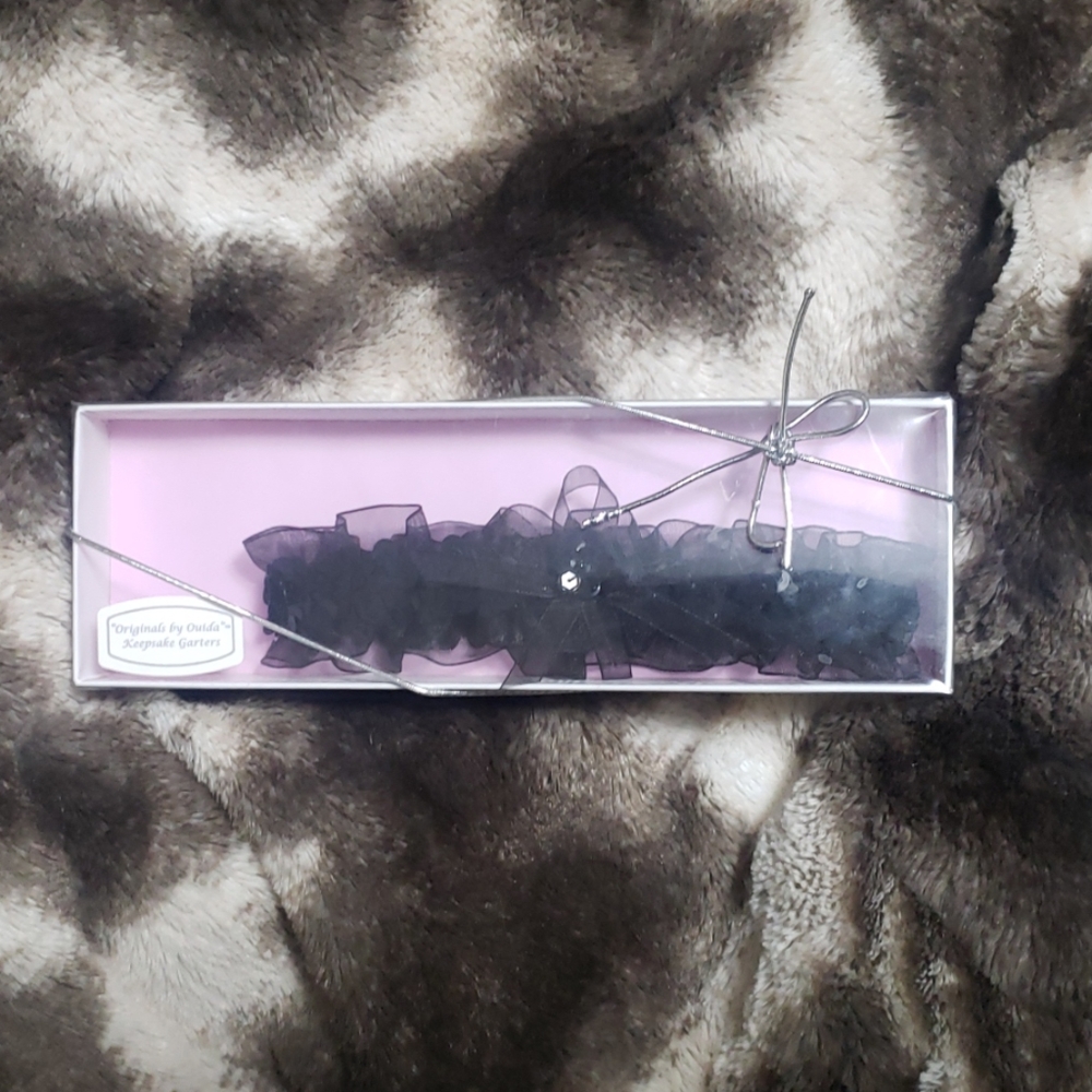 *NEW* Black Sequin Garter